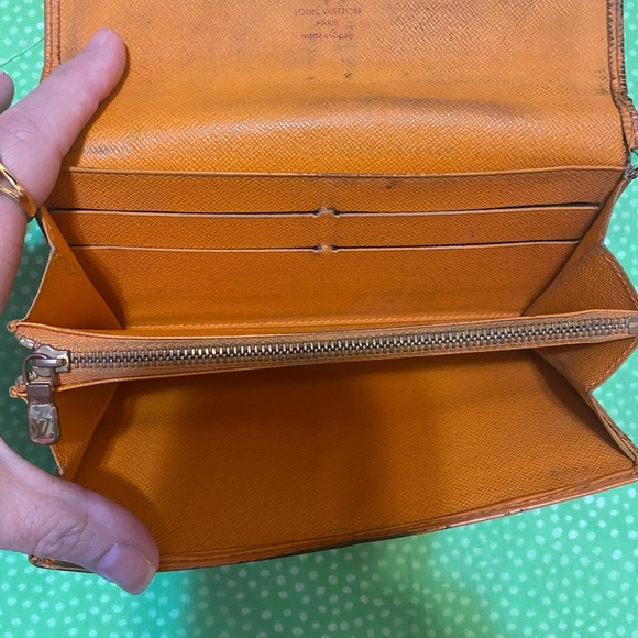 Louis Vuitton Epi Yellow Sarah Wallet - Picture 4 of 10